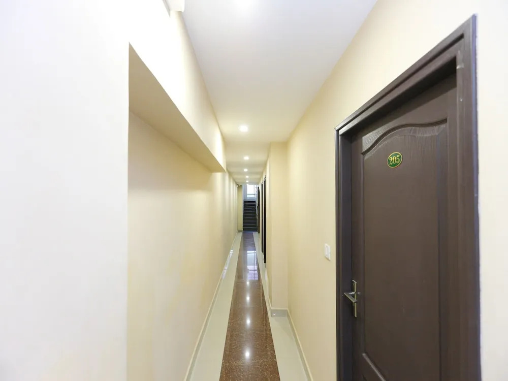 OYO 14037 Central Inn