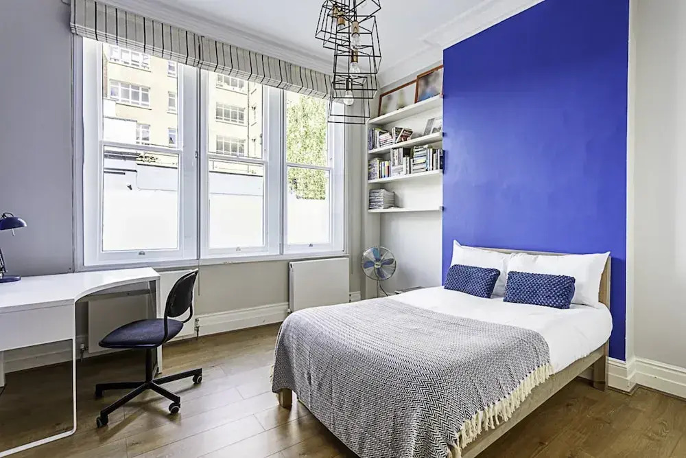 Elegance in Westminster: Victoria Vibes Apartment