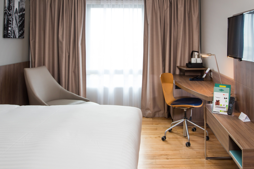 Holiday Inn London West by IHG