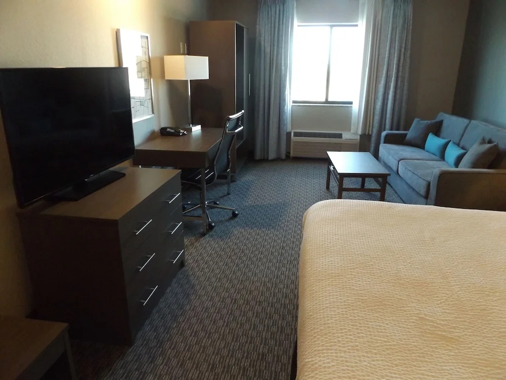 Brookstone Inn & Suites