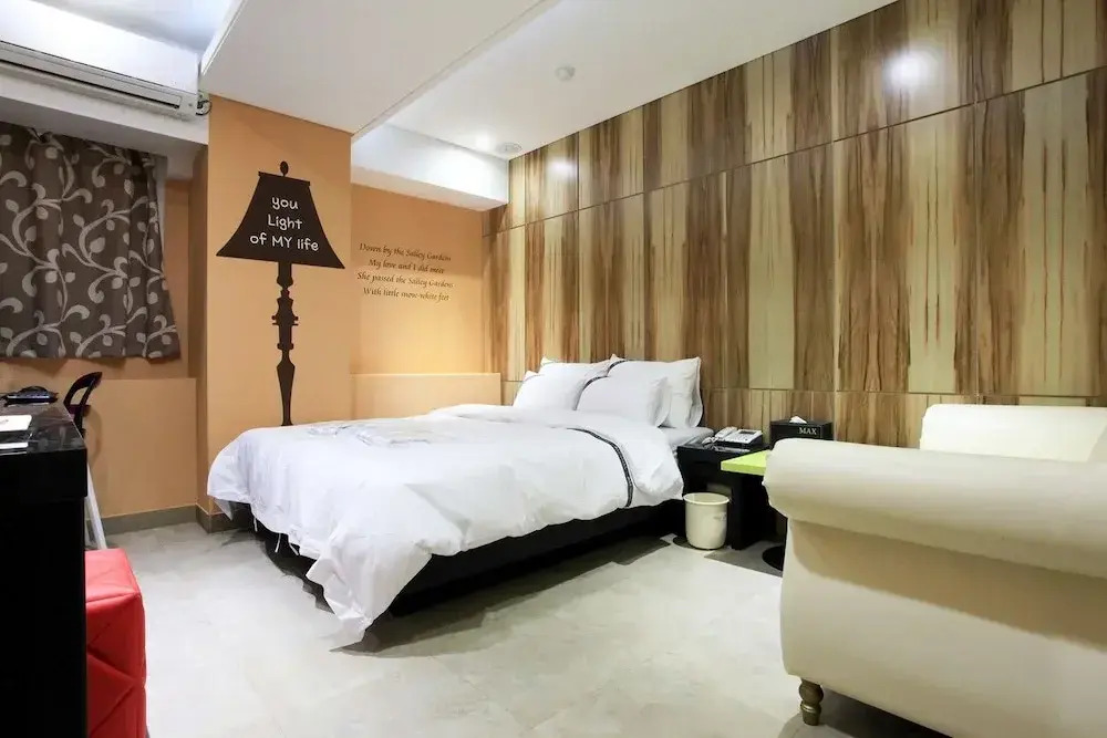 Max Hotel