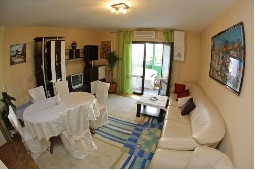 Apartments and Rooms Anika