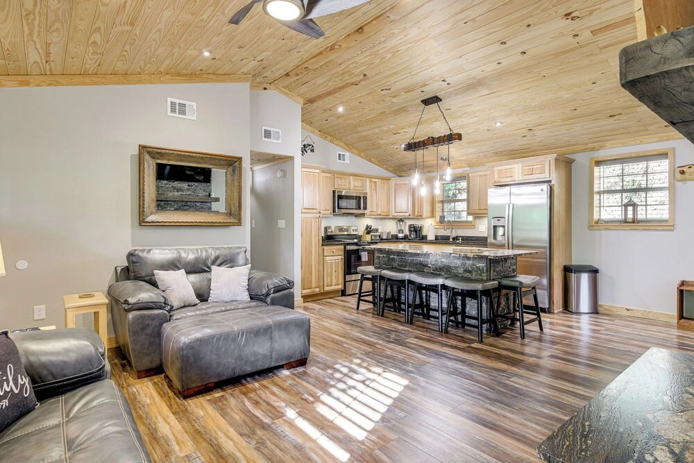 Sevierville Cabin ~ 3 Mi to the Island!
