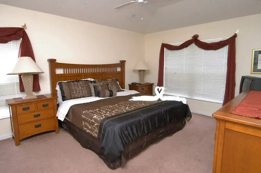 4611 5-bedroom Pool Home, Lake Berkley Resort