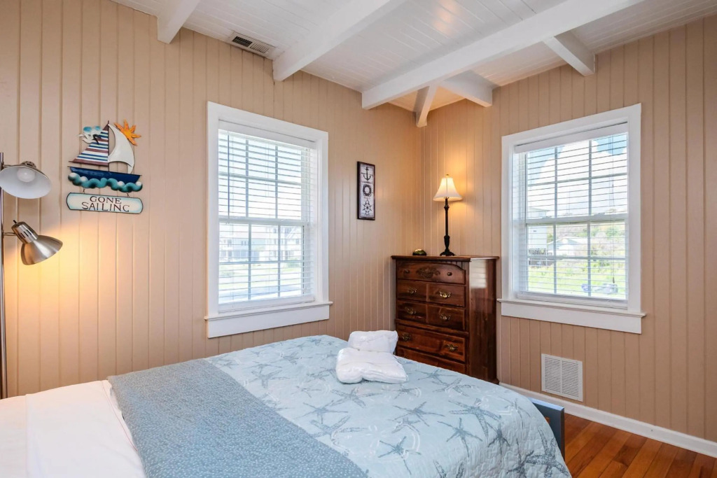 Coastal Breeze by Oak Island Accommodations