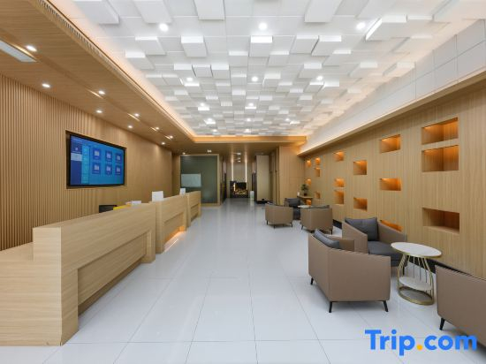 Lanqiao Hotel (Zhengzhou University South Campus Greentown Plaza Subway Station)