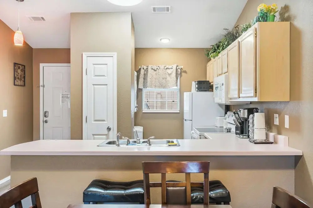 Stunning Water View Pet Friendly, Indoor Pool