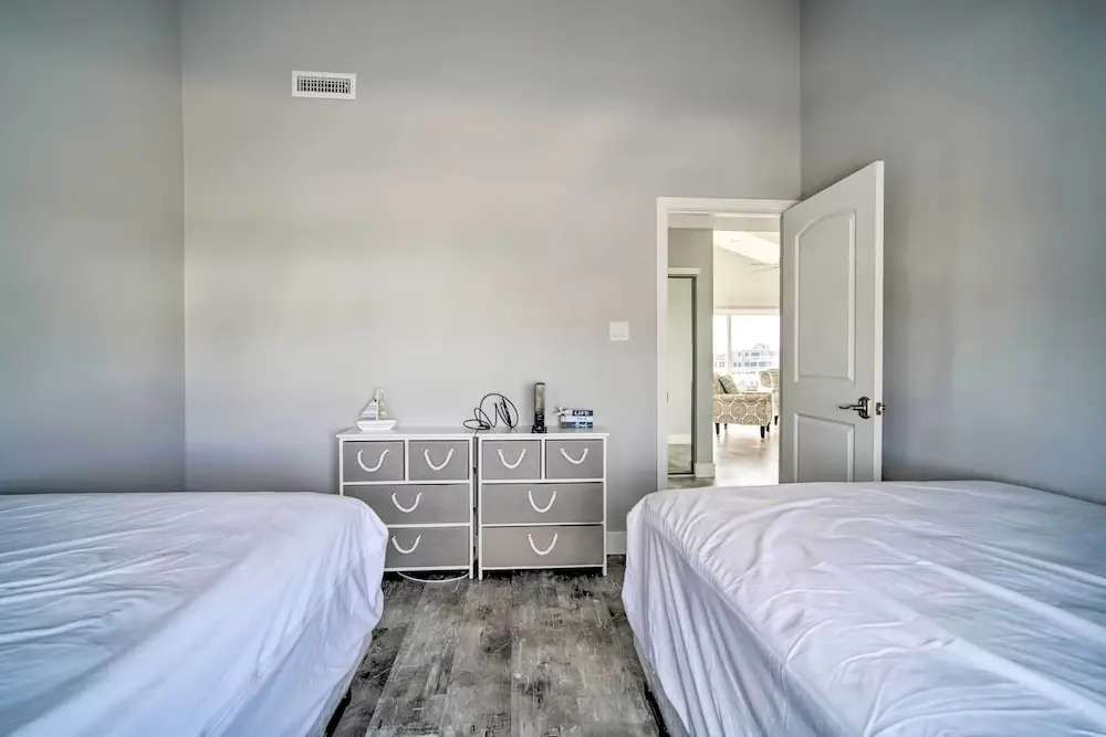 Condo w/ Bay Views ~ 5 Mi to Atlantic City!