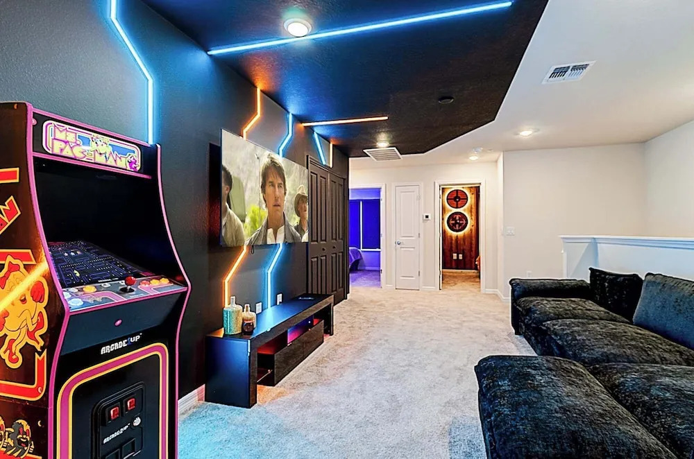 Family-friendly Townhouse w/ Private Pool & Game Room