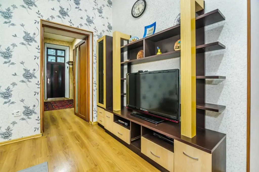 M Estate Targovu 2 room (009).