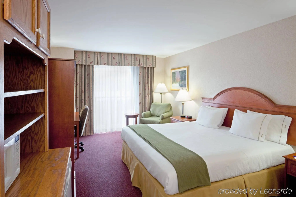 Holiday Inn Express Hotel & Suites White River Junction by IHG