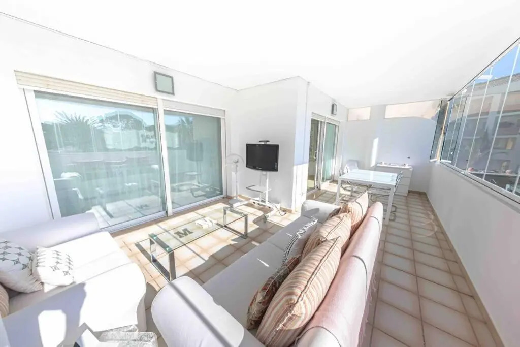 Brigth Apartment/2BED/2BATH/100m beach/Sea Views