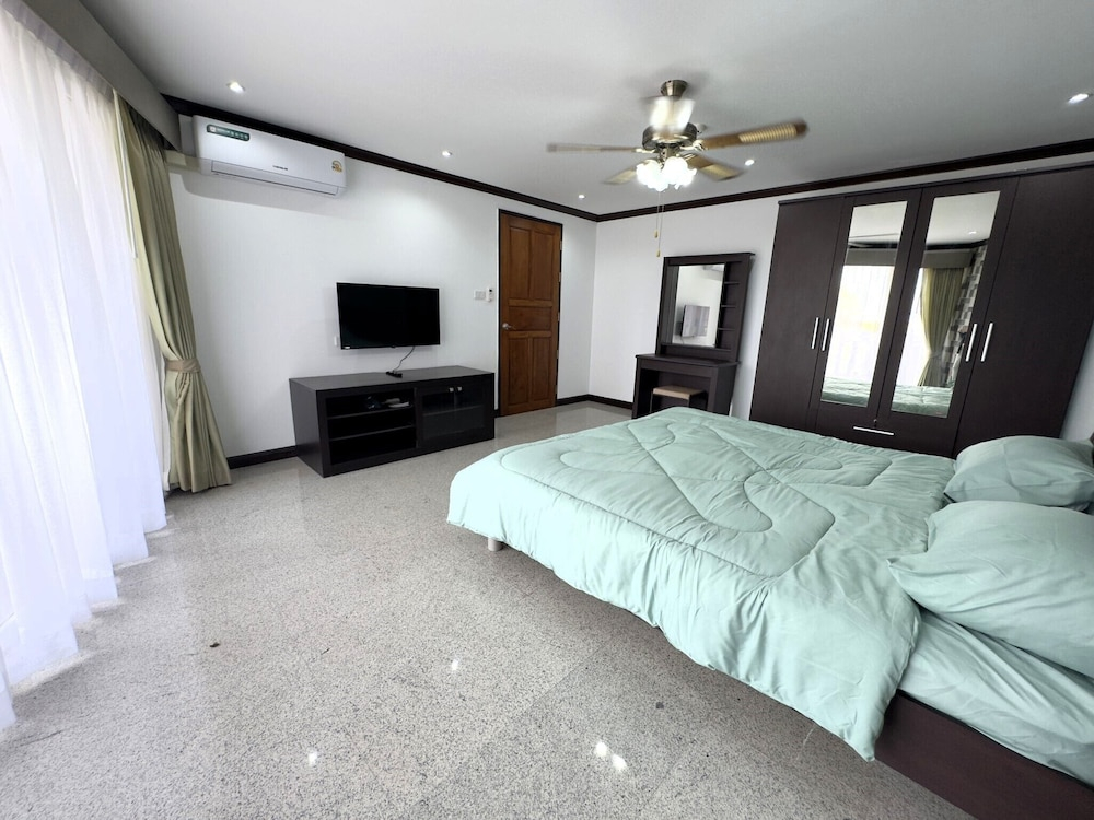 Spacious 2BR Condo - 3 Balconies & Green Views