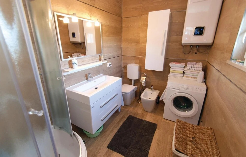 Awesome Home in Rovinj with Hot Tub, WiFi & 2 Bedrooms