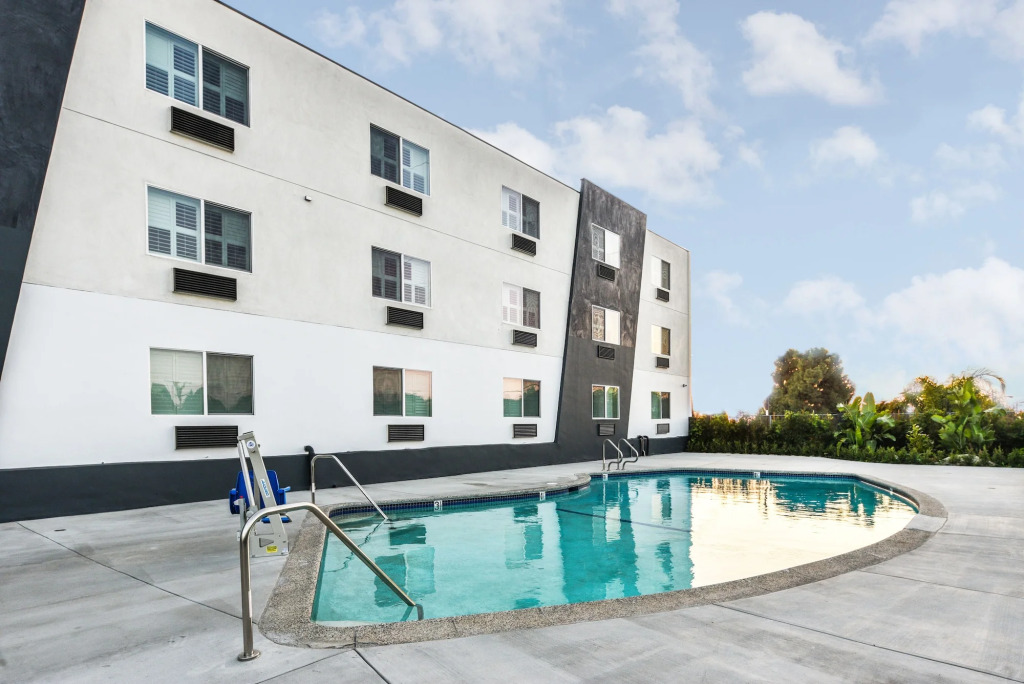 Hollywood Inn Suites Hotel