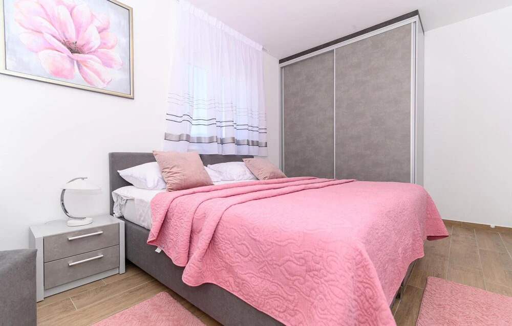 Beautiful Apartment in Seget Donji With Wifi and 2 Bedrooms