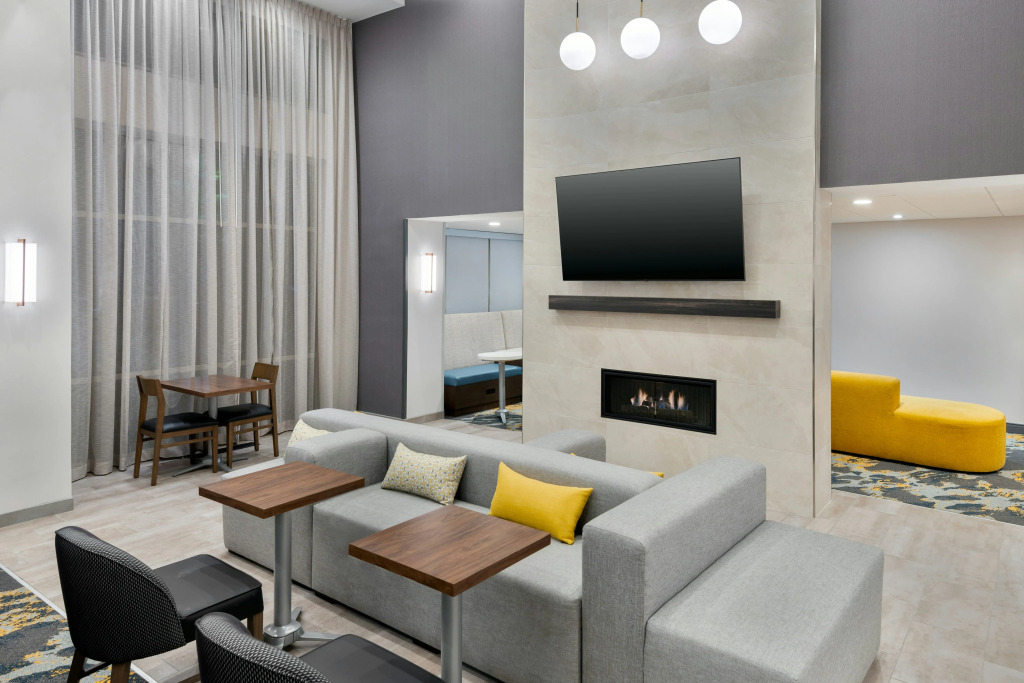 Hampton Inn & Suites Cleveland-Beachwood