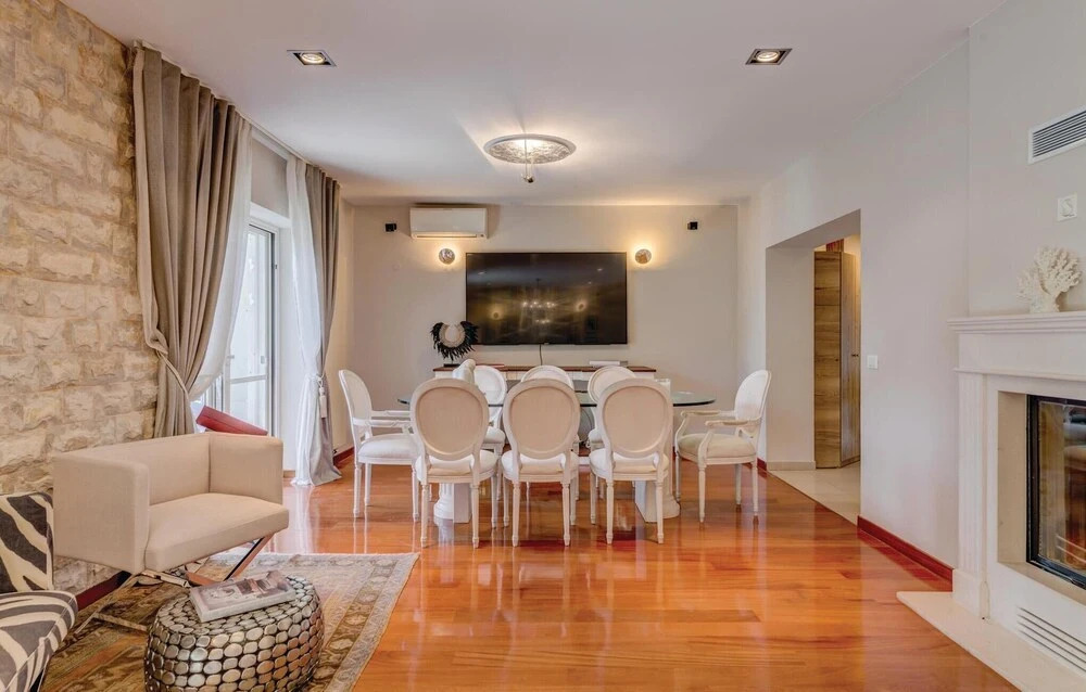 Stunning Home In Split