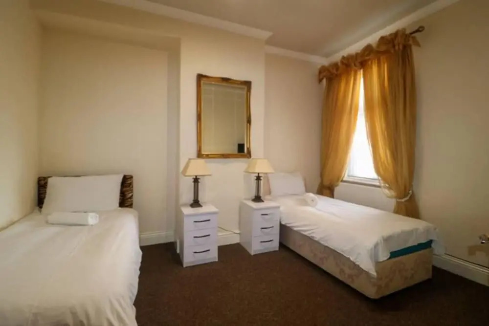 Impeccable 4-bed House in Blackpool