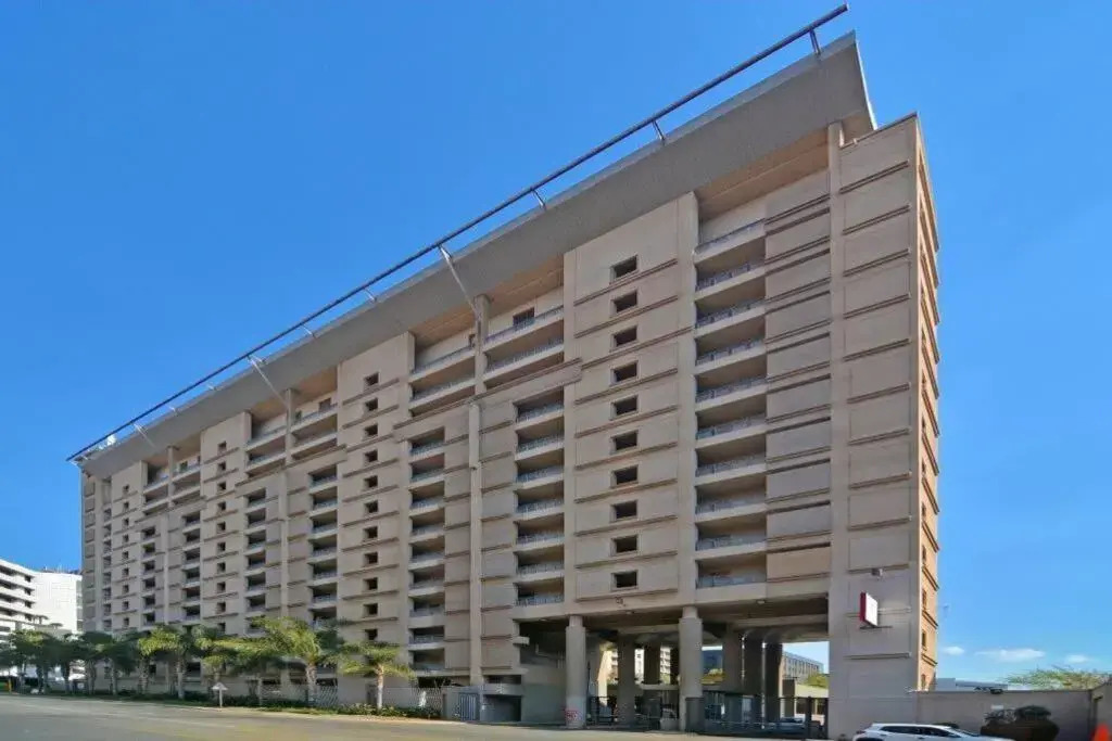Great 2 bedroom, serviced apartment, views, pool!