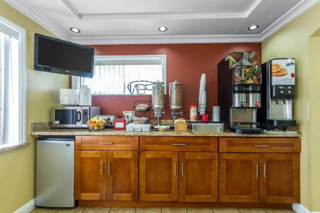 Rodeway Inn & Suites Oakland