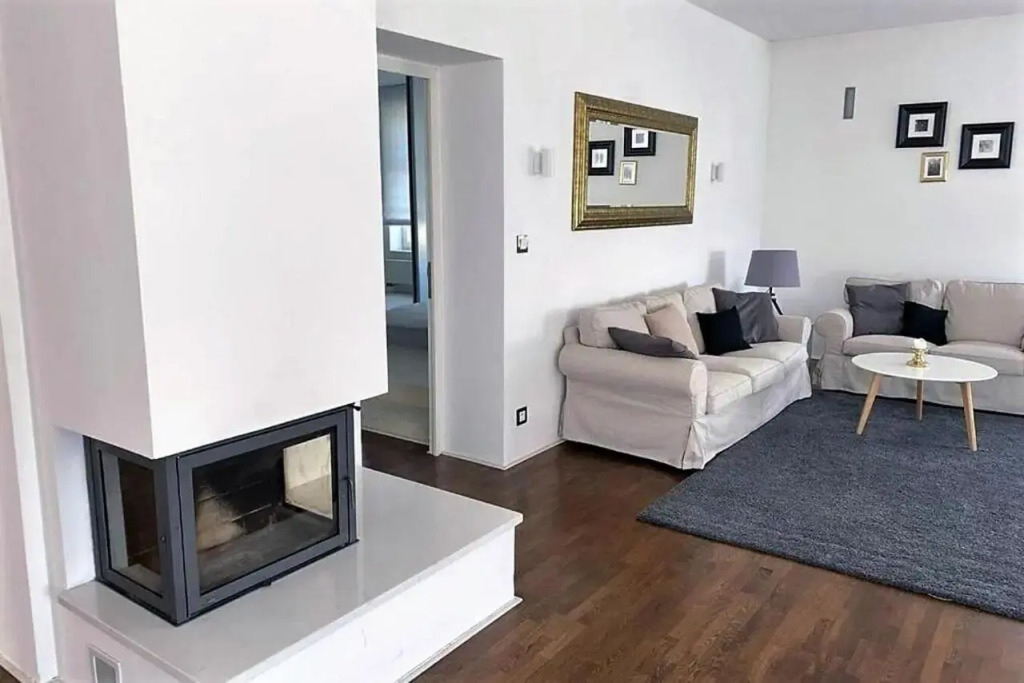 Luxusný 118m2 Apartmán s Krbom v Centre Nitry
