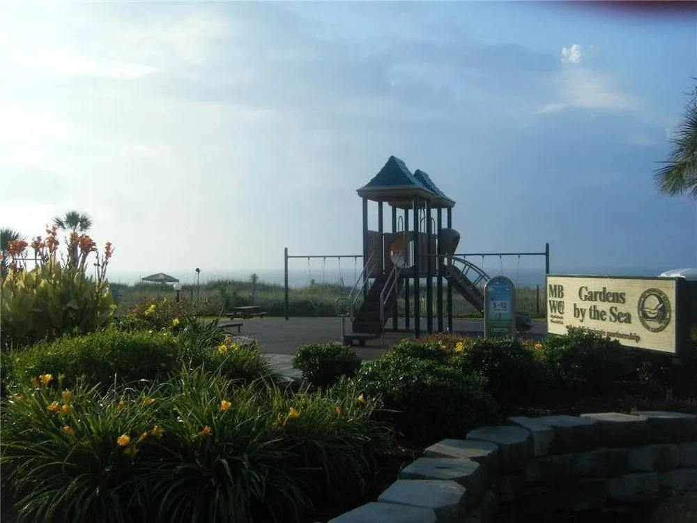 Drayton 402 - 3 Br Condo