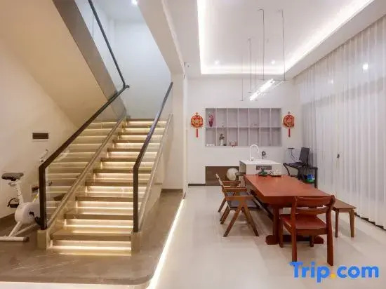 Zhangjiajie Qilou Yashay (Gaotiezhan Seventy-Two Storey Qilou Branch)