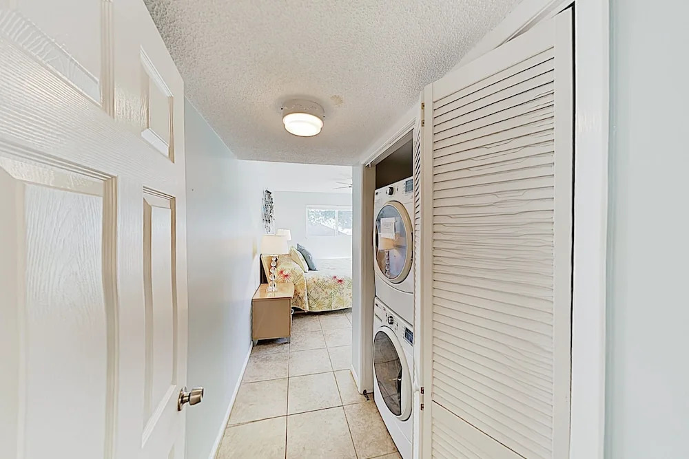 Waves 20 Condo - 2 Br condo by RedAwning