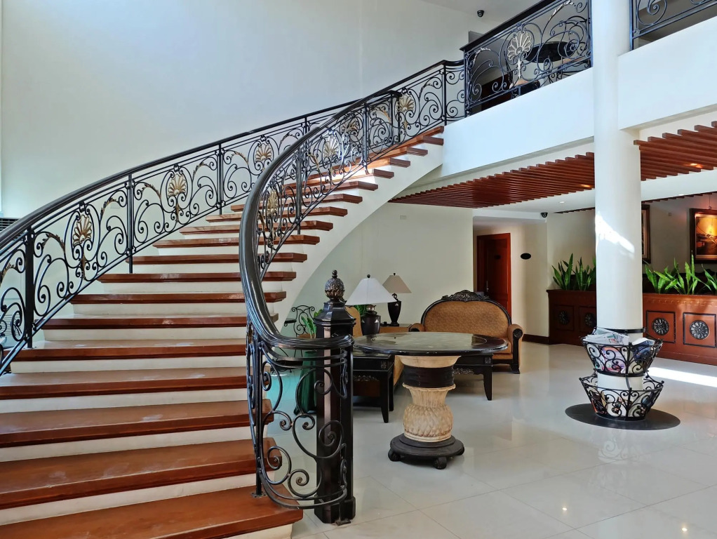Alona Kew White Beach Resort