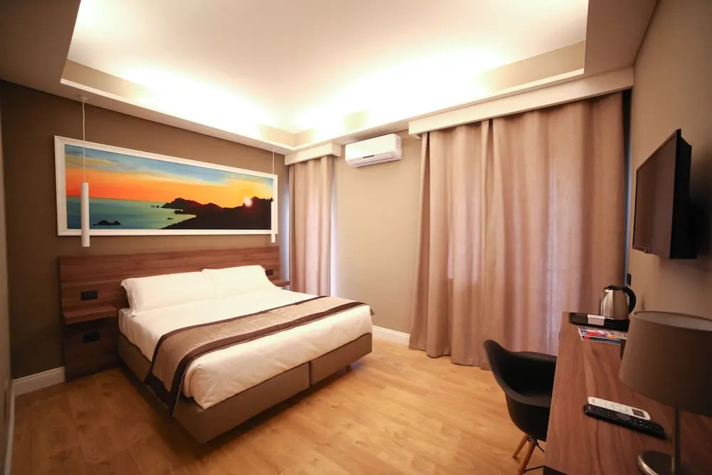7th Floor Suite