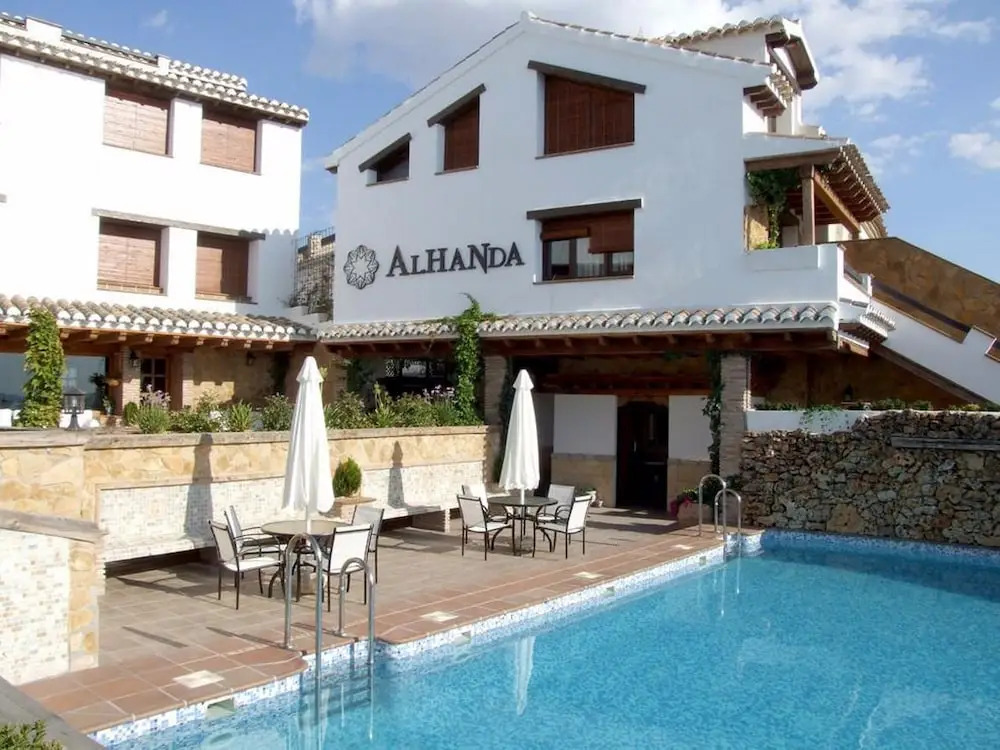 Alhanda Apartahotel