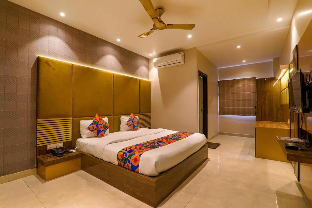 FabHotel Maya Crystal