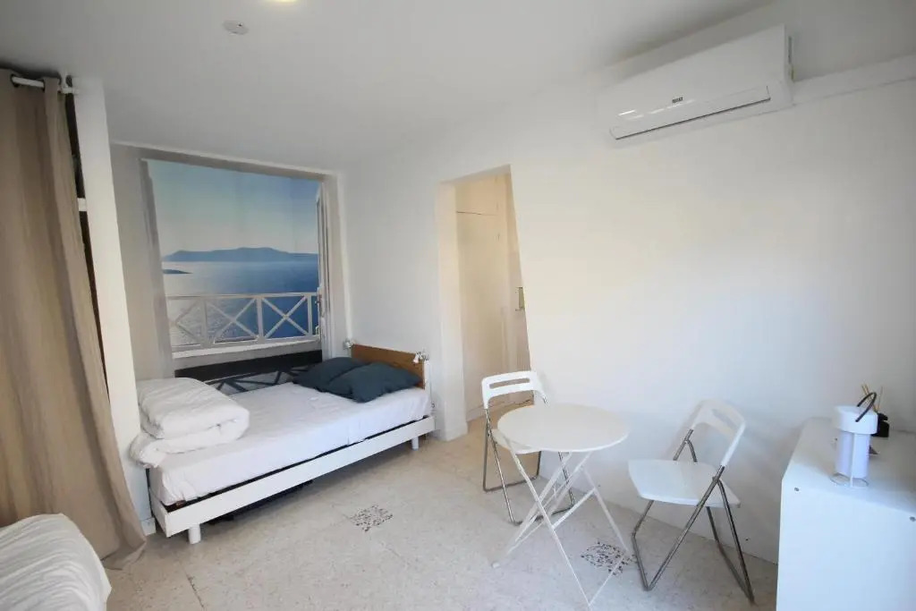 Face à la mer, Joli Studio de plain pied climatisé, exposé plein sud, pour 2 à 4 couchages, à seulement 10m de la plage LXBFM34