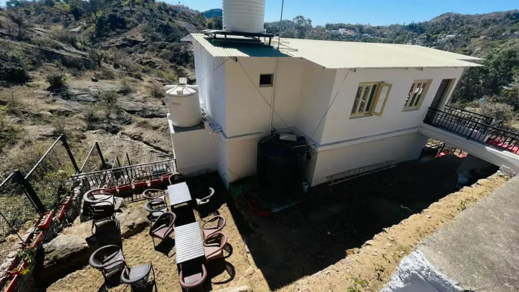 SHIKHAR BUNGLOW - A Stunning Valley View Bungalow in Mount Abu