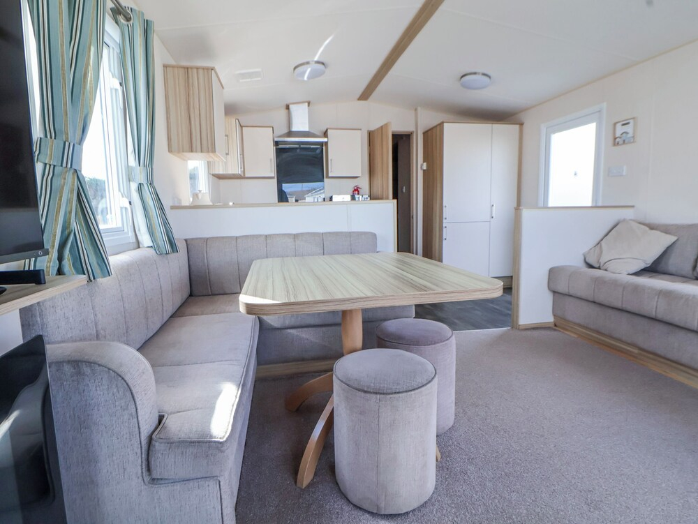 The Beachside Hideout - St Michaels and Browns Caravan Park