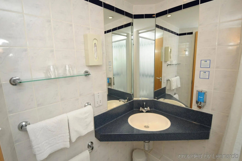 Holiday Inn Express Glasgow Airport by IHG