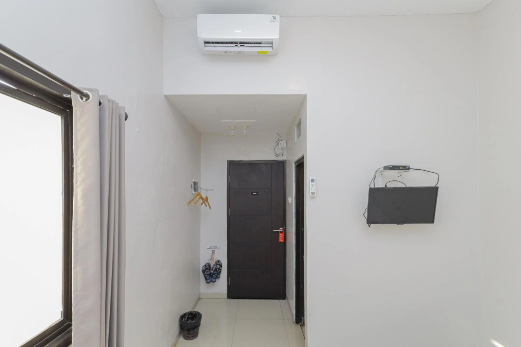 RedDoorz at K23 Rungkut Madya