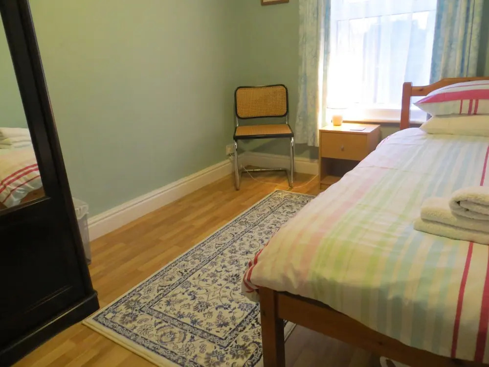The Shields- Large Family House Close to Beach
