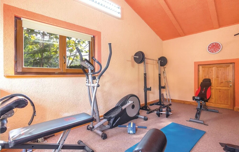 Awesome Home in Pula with WiFi, Hot Tub & Sauna