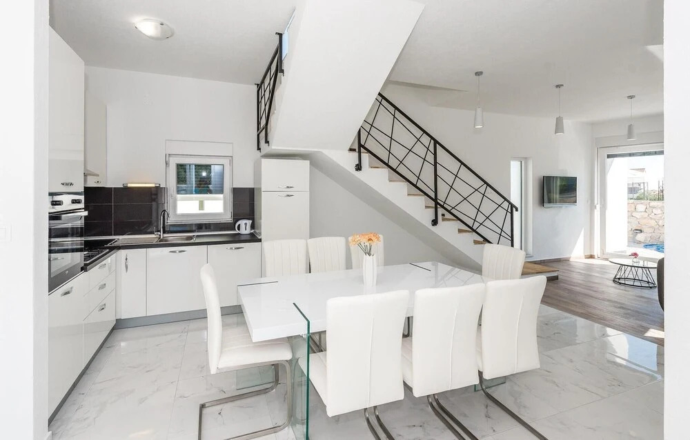 Four-Bedroom Holiday Home In Sibenik