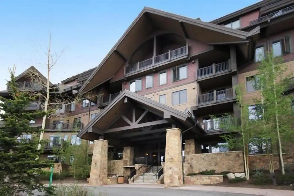 Crystal Peak Lodge 3 Bedroom Ski in, Ski out Slopeside Condo at the Base of Peak 7