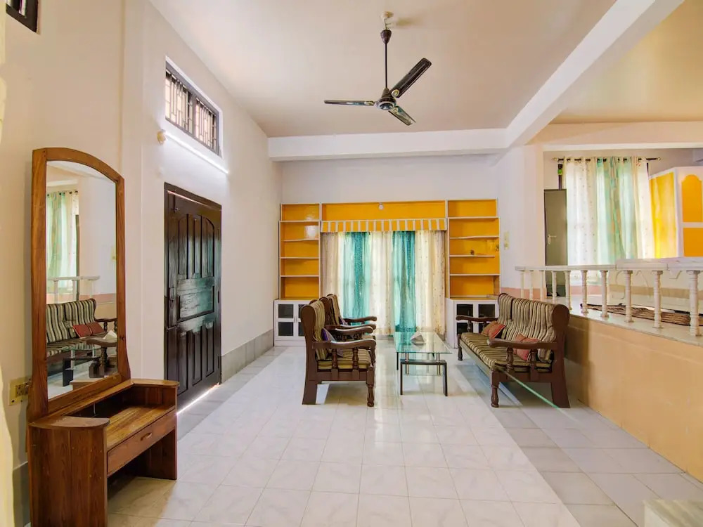 OYO 13542 Urban House