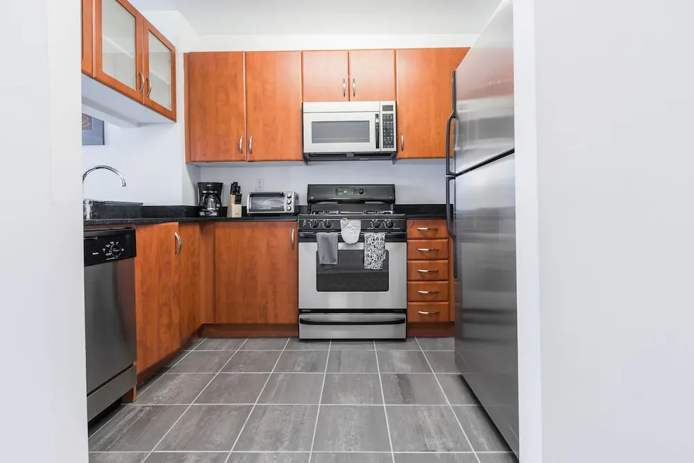 Beautiful 1 Bed Fully Furnished Apartment