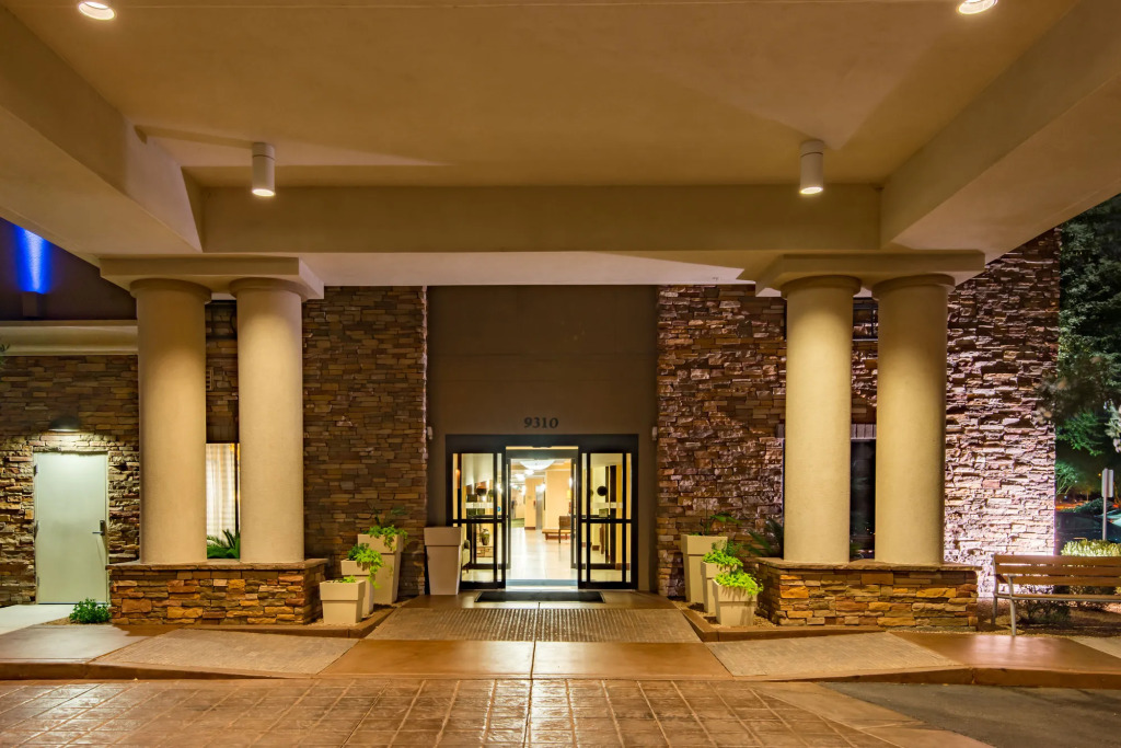 Holiday Inn Express & Suites Phoenix Glendale Dist by IHG