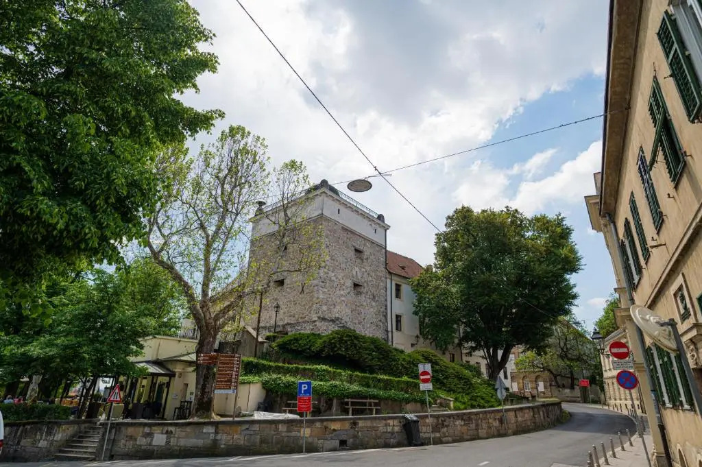Peacock Boutique Apartments
