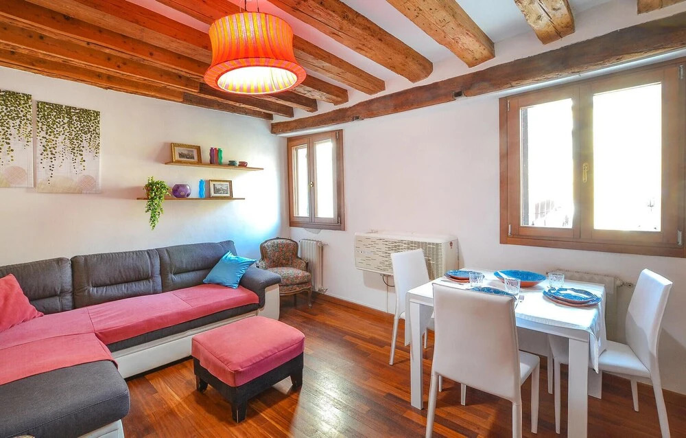 Nice Apartment in Venezia With 2 Bedrooms and Wifi