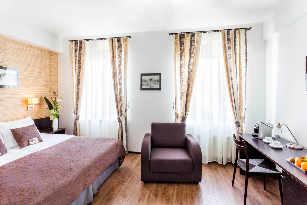 Kreutzwald Hotel Таллин