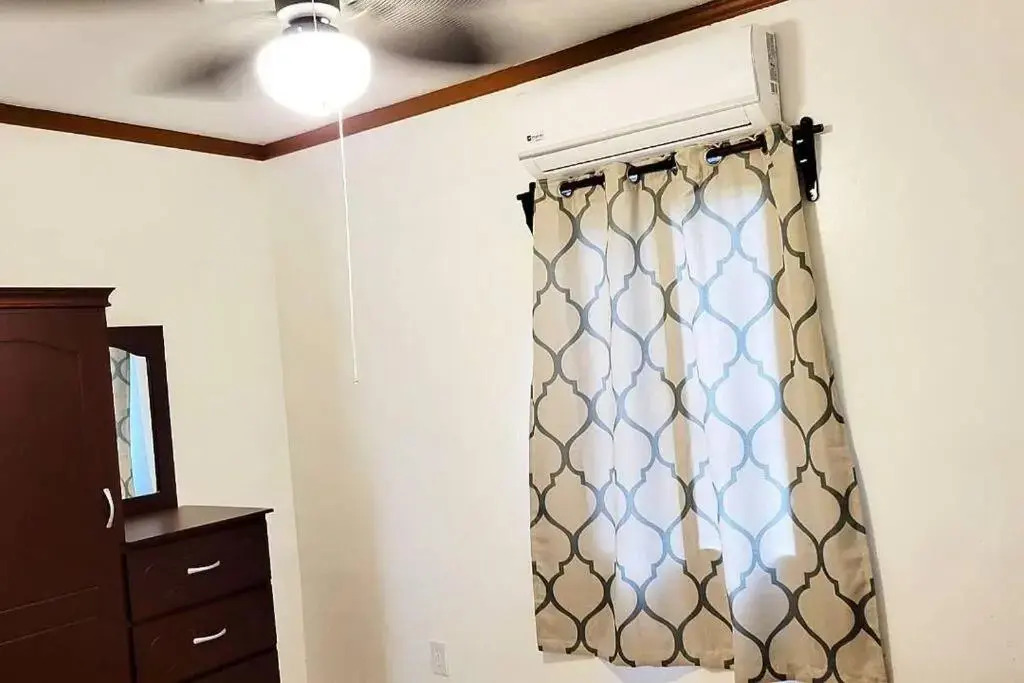 2 bedroom apartmen in the heart of west end!