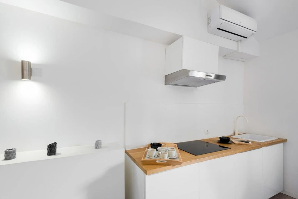 Large 1 Bedroom Apartment "rue de la Loge"!